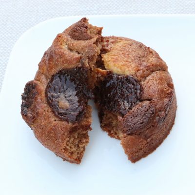 cookie aux 3 chocolats coupé en deux